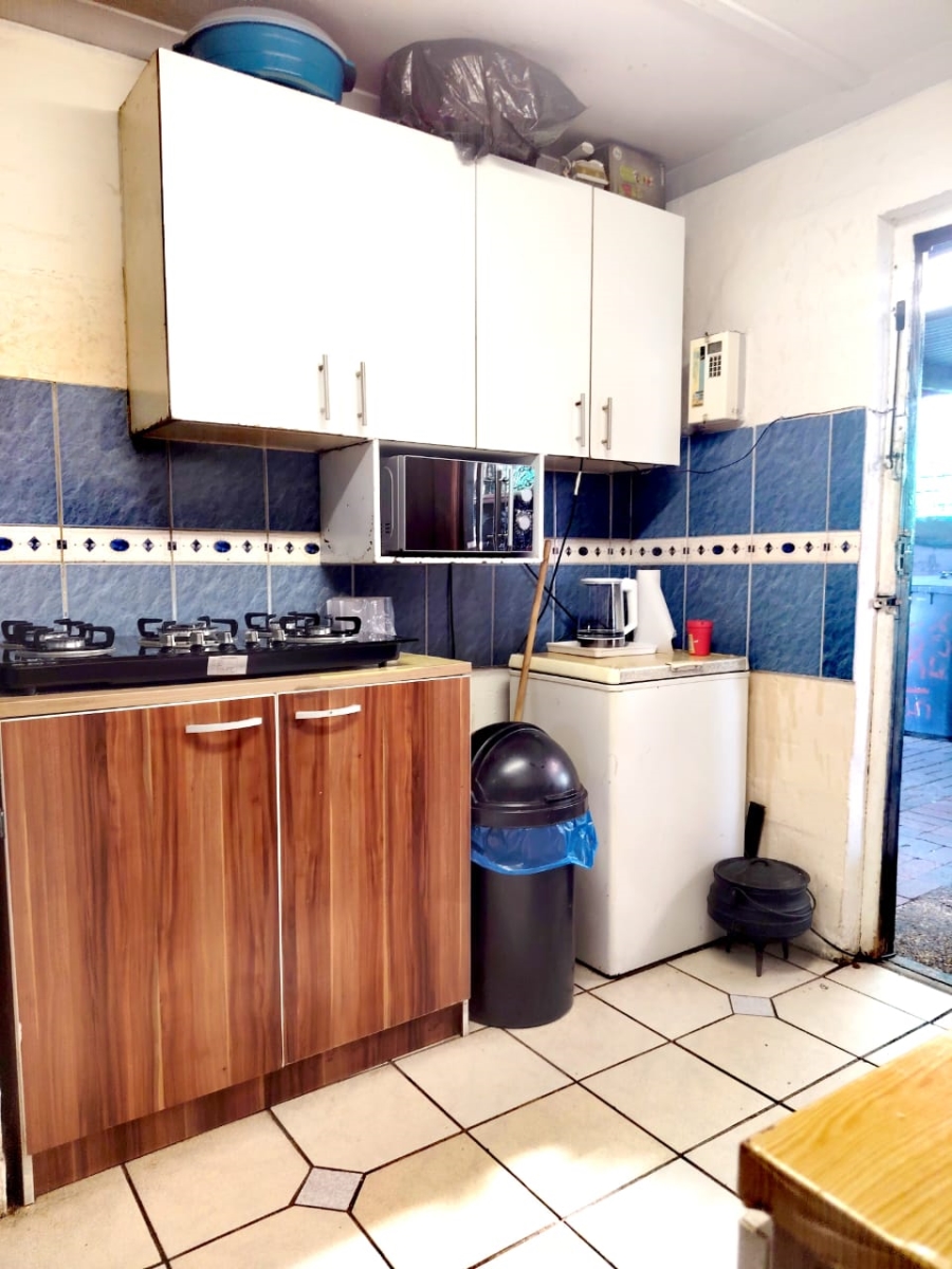 2 Bedroom Property for Sale in Roosendal Western Cape